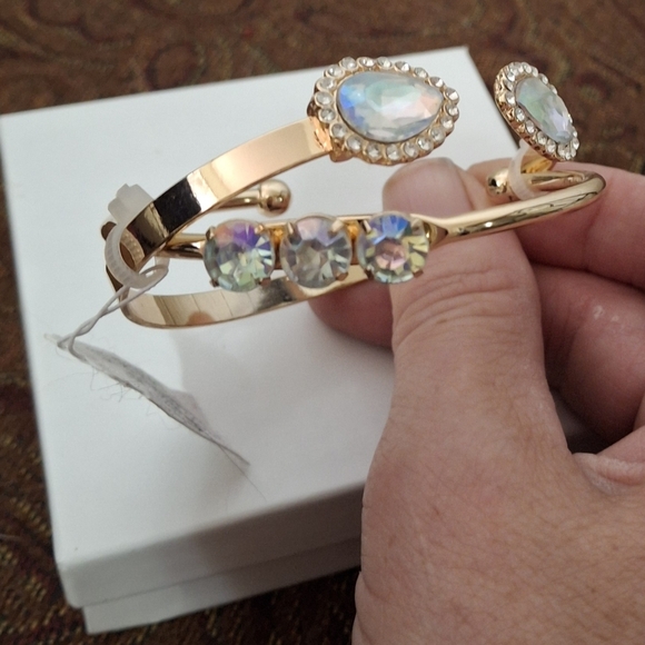 New 2pc Anna & Ava Aurora Borealis Crystal Gold Bracelets. - Picture 6 of 16